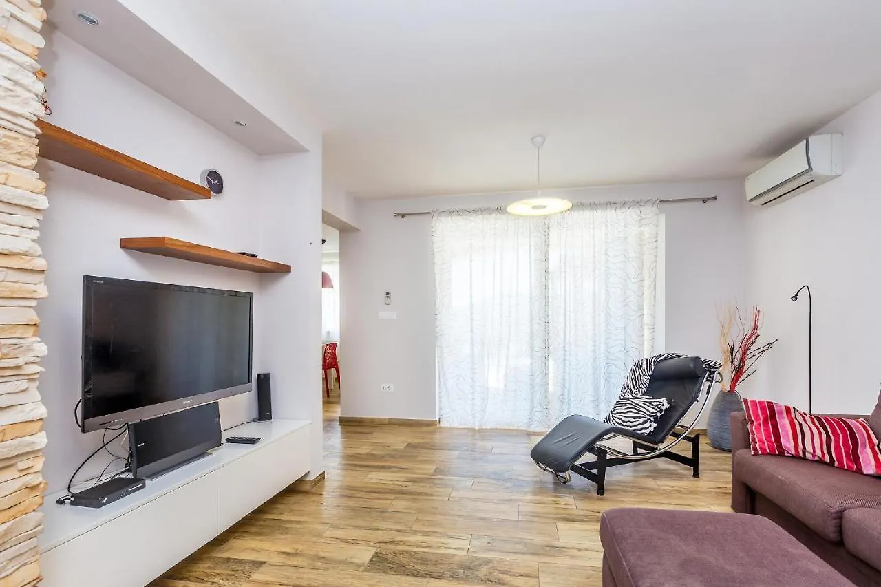 Villa Holiday House Brzac