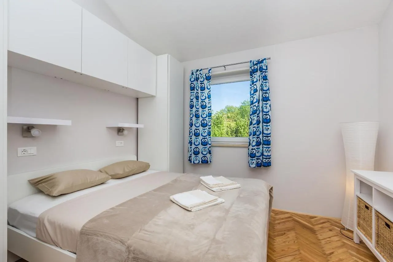 Holiday House Brzac