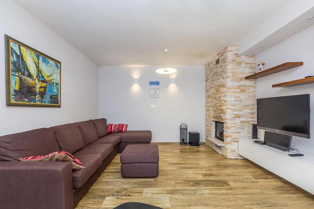 Holiday House Brzac
